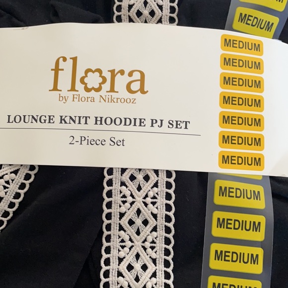 2 pc Loungewear set by Flora Nikrooz, SIZE M - Picture 4 of 6
